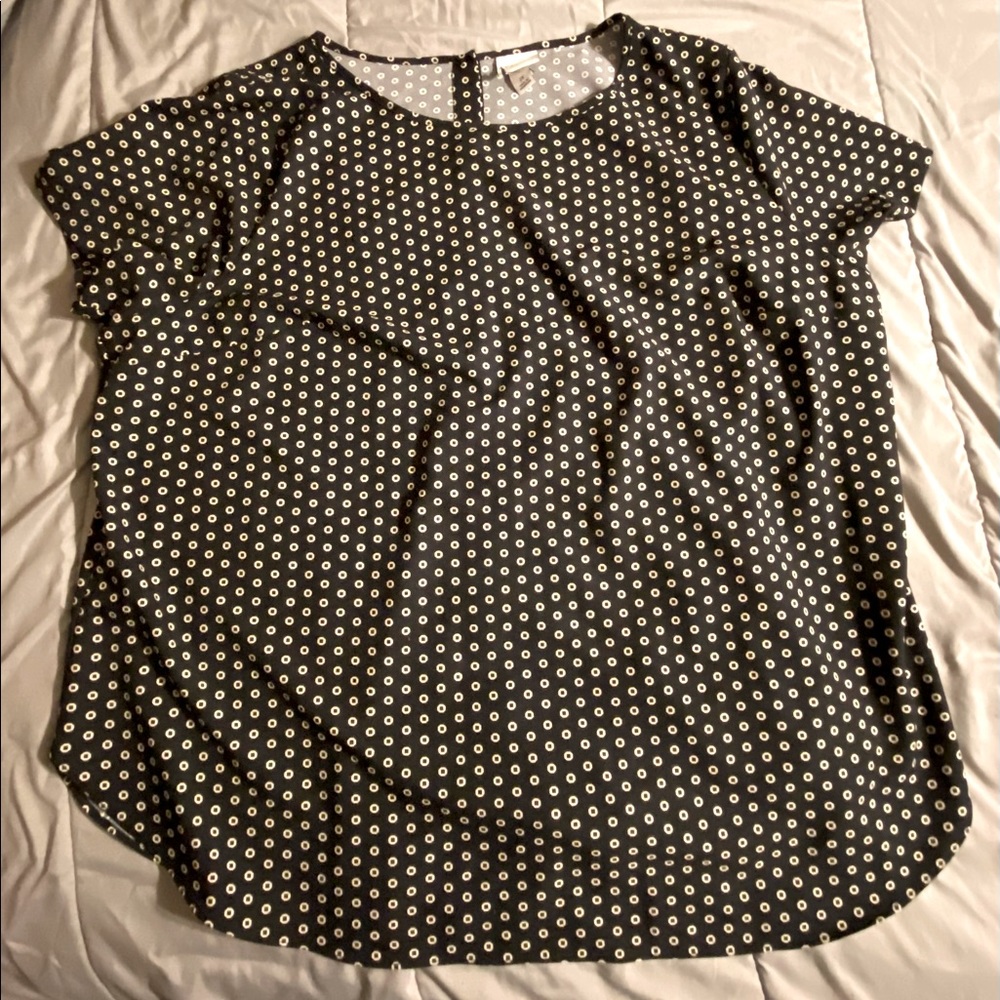 Woman’s AVA & VIV Dress shirt.